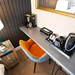 The - Self Catering With Private Kitchen - For Location * آمبيلسايد