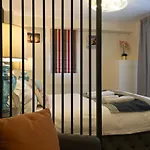 The - Self Catering With Private Kitchen - For Location * آمبيلسايد