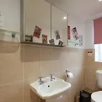 The - Self Catering With Private Kitchen - For Location شقة آمبيلسايد