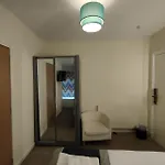 The - Self Catering With Private Kitchen - For Location شقة *