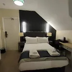 The - Self Catering With Private Kitchen - For Location شقة آمبيلسايد
