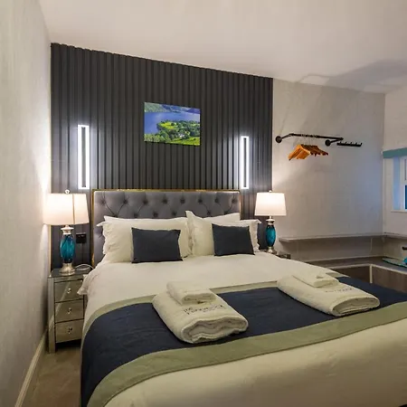 شقة The - Self Catering With Private Kitchen - For Location آمبيلسايد