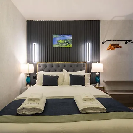 The - Self Catering With Private Kitchen - For Location شقة آمبيلسايد