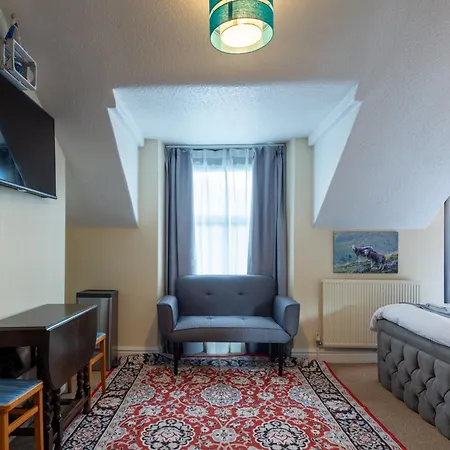 The - Self Catering With Private Kitchen - For Location آمبيلسايد